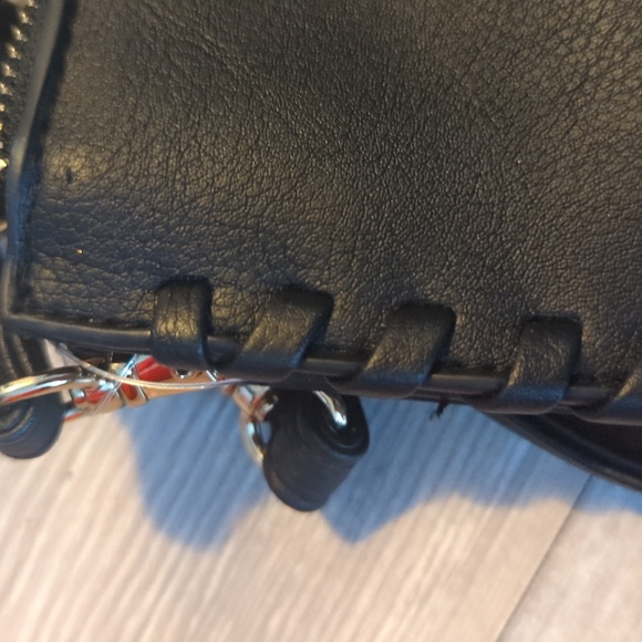 Kenneth Cole Crossbody with wrist strap - Picture 3 of 5